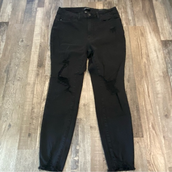 JUDY BLUE Black High Rise Distressed Skinny Fit Jeans Size 14W - Picture 2 of 13